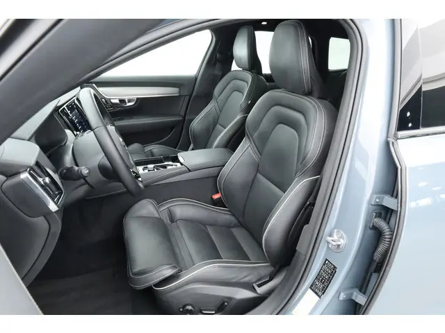 Volvo V90 2.0 T6 Plug-in hybrid AWD Plus Dark | S/K-dak | Harman/Kardon | Elek. trekhaak | Memory |...