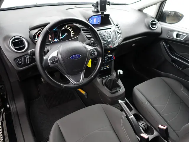Ford Fiesta 1.0 Style Ultimate- Navigatie, Park assist, Clima, Elek Spiegel pakket, Privacy Glass