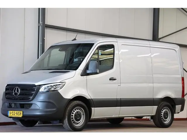 Mercedes-Benz Sprinter 317 L1H1 170PK 2000KG TREKVERMOGEN