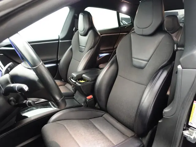 Tesla Model S 75 Base Black Pack- SOH 88%, Panoramadak,  Alcantara Interieur afwerking, Autopilot
