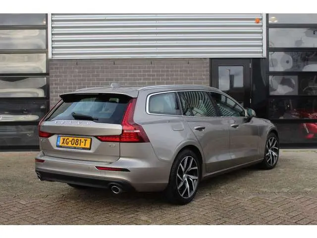 Volvo V60 2.0 T5 Momentum / Carplay / Leer / Trekhaak / N.A.P.