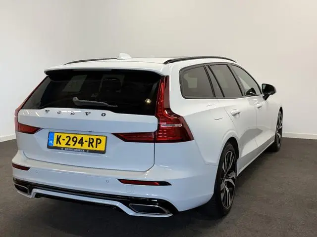 Volvo V60 2.0 B3 163pk AUT8 R-Design Sunroof/ Adapt. Cruise/