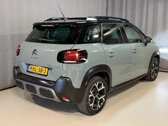 Citroen C3 Aircross 1.2 PureTech Shine 16"/Panoramadak/Leder/Stoelverwarming/Camera/Navigatie/Apple...