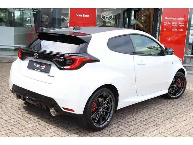 Toyota Yaris 1.6 GR Performance, Milltek uitlaat, Extra's! Stoelverlaging