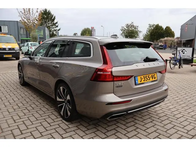 Volvo V60 2.0 T8 Recharge Business Pro 1e Eigenaar | NL-Auto | Dealer Onderh | BTW | 390PK | AWD | E...
