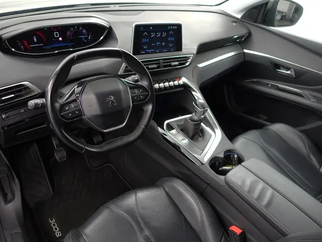 Peugeot 3008 1.2 PureTech Allure- Sport Leder Interieur, Carplay, Android Auto, Sfeerverlichting, Xe...