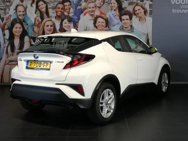Toyota C-HR 1.8 Hybrid Business - Occasion Lease vanaf €514 p/m - Adaptive cruise - Bluetooth - Came...