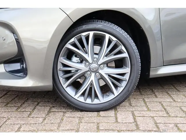 Toyota Yaris 1.5 Hybrid 130 Executive, parkeersensoren, BSM, Apple CarPlay / Android Auto.