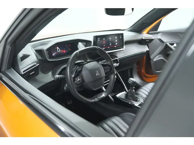 Peugeot 2008 PureTech 130 GT Pack | Leer-pakket | Camera | Dodehoekdetectie | Apple Carplay | Stoelv...