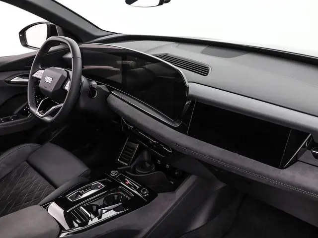 Audi Q6 Sportback e-tron S edition performance 100 kWh / 306pk · SOH 97,5% · Panoramadak · 360 Camer...