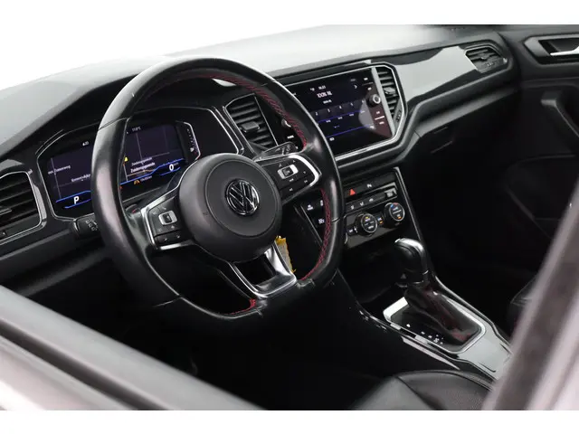 Volkswagen T-Roc 1.5 TSI 150pk DSG R-Line Sport Panoramadak Camera Leder Navigatie Virtual Cockpit