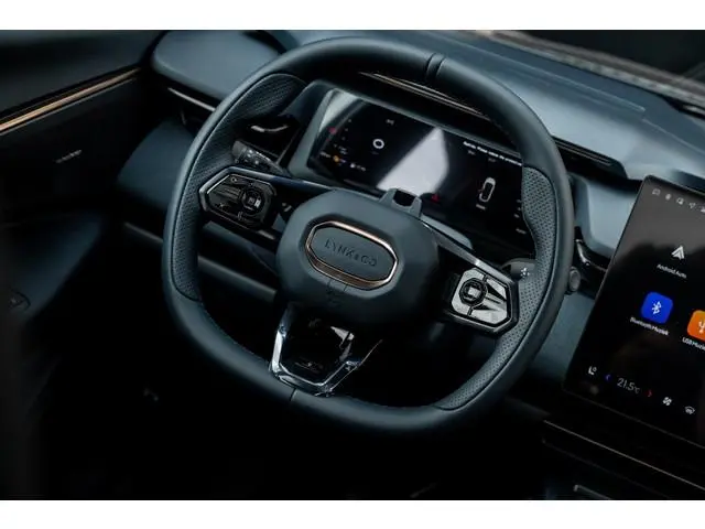 Lynk & Co 08