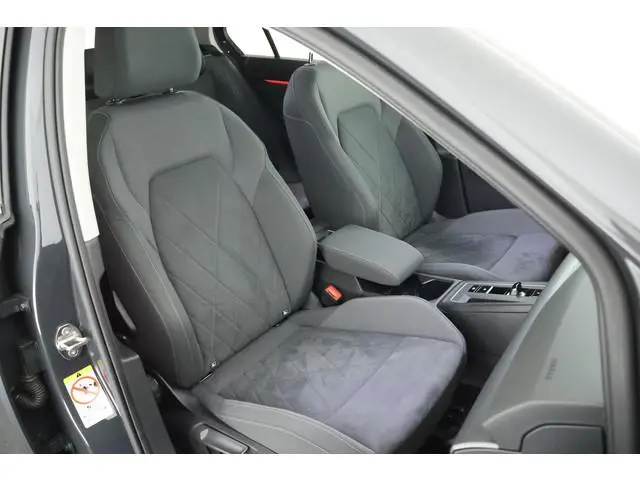 Volkswagen Golf 1.4 204pk eHybrid Style Memory Stoelverwarming ACC Virtual Cockpit Navigatie
