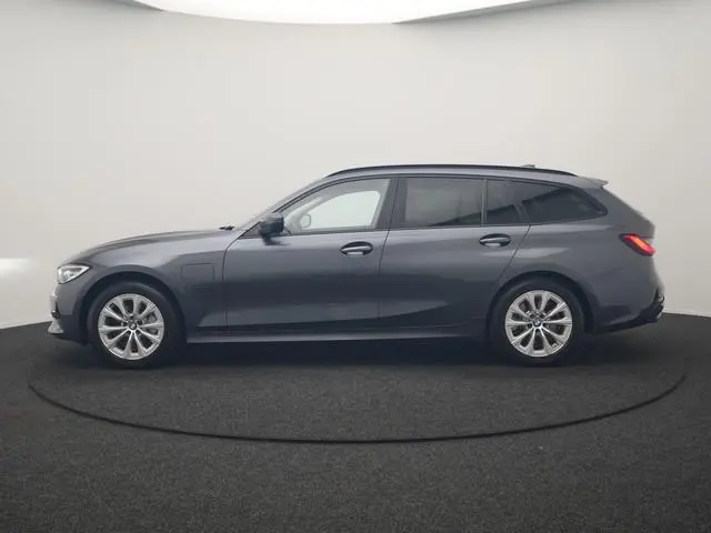 BMW 3-serie Touring 330e PHEV 293pk Dealer O.H. | Cruise Control | Camera | Stoelverwarming | Carpla...