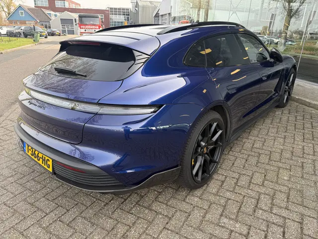 Porsche Taycan Sport Turismo GTS 93 kWh ** Carbon ** PSCB ** NP 198K ** NL auto!! Burmester ** Bijri...