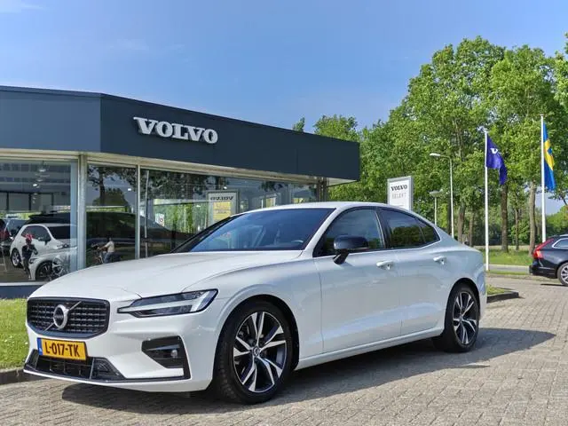 Volvo S60 B4 211PK R-Design | BLIS | Adapt. Cruise | Stoel/Stuur verwarm. | H&K | Trekhaak |
