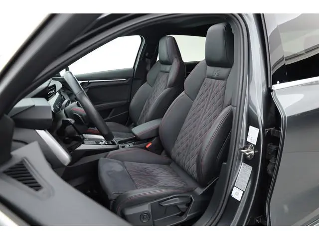 Audi A3 Sportback 40 TFSI e S-Line | Rijklaar! | RS ''Diamond'' stoelen | Pano | Afn. Trekhaak | Dod...
