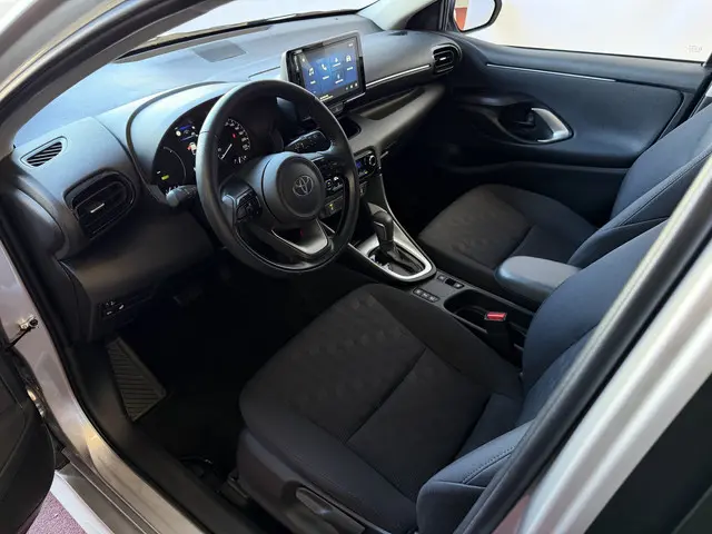 Toyota Yaris 1.5 HYBRID STOEL/STUUR VERW CARPLAY CAMERA LMV ADAP.CRUISE ✅ Top Auto's Wijchen , Al 30...