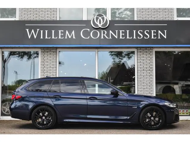 BMW 5-serie Touring 530e Business Edition Plus Pano HUD Leder Comf Zet