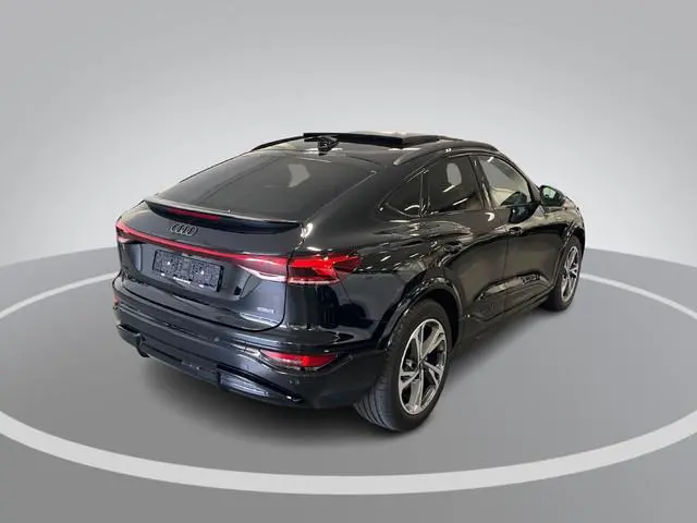 Audi Q6 e-tron S edition Quattro 100 kWh 420pk · SOH 97,1% · Panoramadak · 360 Camera · Wegklapbare...
