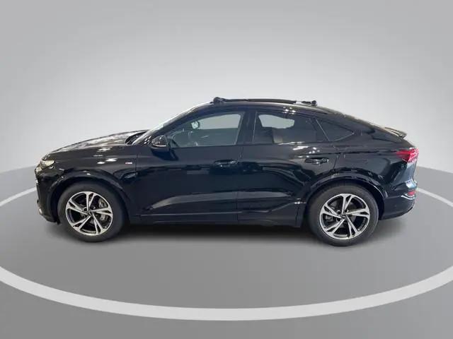 Audi Q6 e-tron S edition Quattro 100 kWh 420pk · SOH 97,1% · Panoramadak · 360 Camera · Wegklapbare...