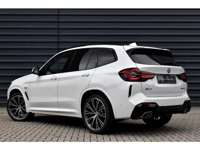 BMW X3 xDrive30e M Sport | Pano | 21'' Wielen | Camera | CarPlay | Head-Up | Stoelverwarming | Sfeer...