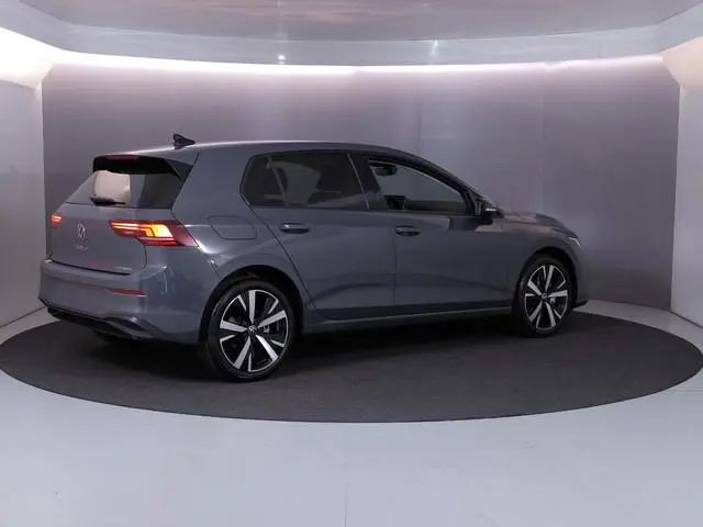 Volkswagen Golf Life Edition 1.5 eHybrid 150 kW / 204 PK Hatchback / Trekhaak / Carplay / 19 Inch