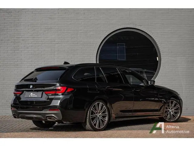 BMW 5-serie Touring 530i xDrive High Executive Edition M-sport, comfortstoelen, BTW, 4 wielbesturing...
