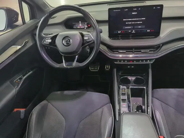 Skoda Enyaq iV 60 180pk Sportline SOH 89% Panoramadak Trekhaak Navigatie Camera