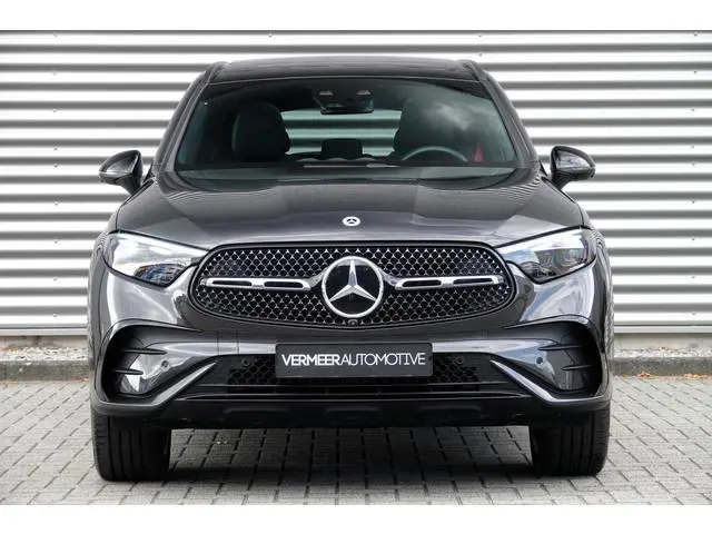 Mercedes-Benz GLC-klasse 300e 4MATIC AMG Line | Panodak | Night | Burmester | Trekhaak | HUD |
