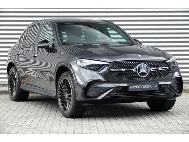 Mercedes-Benz GLC-klasse 300e 4MATIC AMG Line | Panodak | Night | Burmester | Trekhaak | HUD |