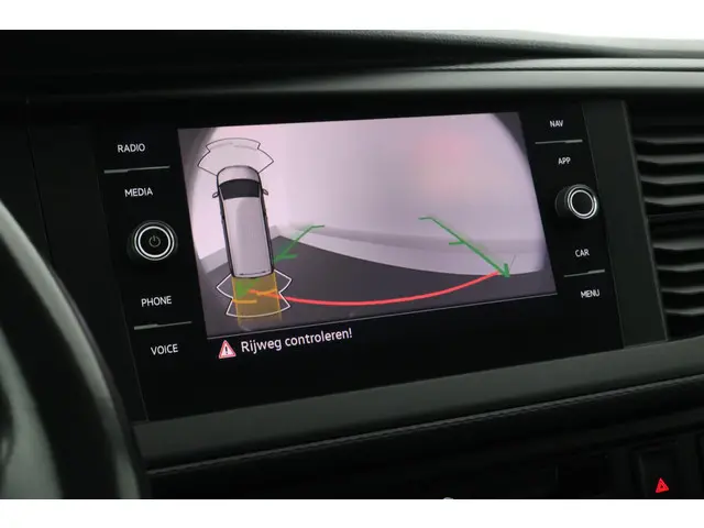 Volkswagen Transporter 2.0 TDI 150pk DSG L2H1 DC Highline Trekhaak Camera Led Navigatie