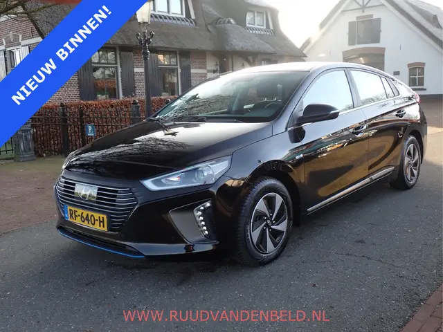 Hyundai IONIQ 1.6 GDi ACC / KEYLESS / CARPLAY / CAMERA / NAVI / CRUISE