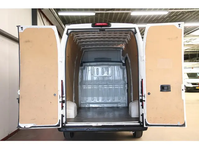 Peugeot Boxer 2.2 BlueHDi 140PK L4H3 AIRCO CRUISE CONTROL