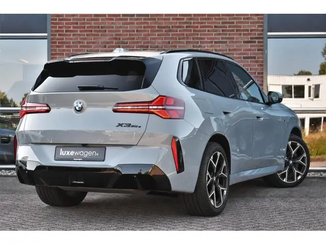 BMW X3 30e xDrive M-Sport Pano Trekhaak ACC H/K HUD 360 E-zetels