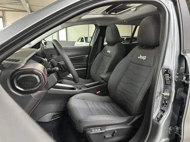 Jeep Avenger 1.2 e-Hybrid Summit | Leder & Winter pack | Elek. Panodak | Infortainment-pack