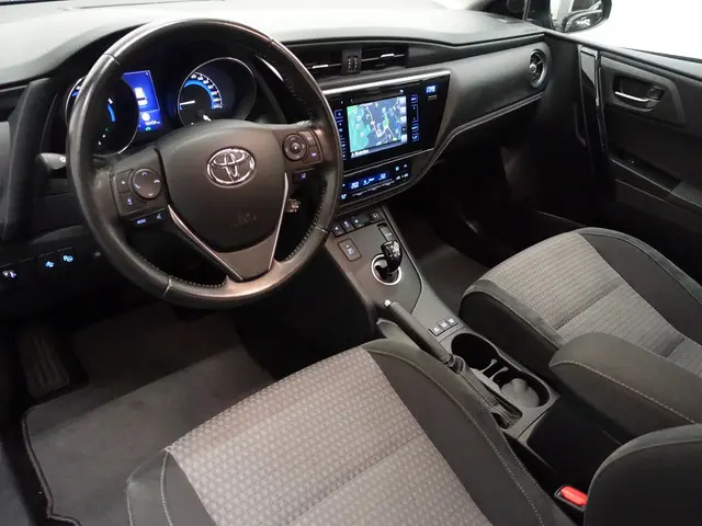 Toyota Auris Touring Sports 1.8 Hybrid Dynamic Aut- Lane Assist, Navi, Camera, Clima, Park Assist, C...