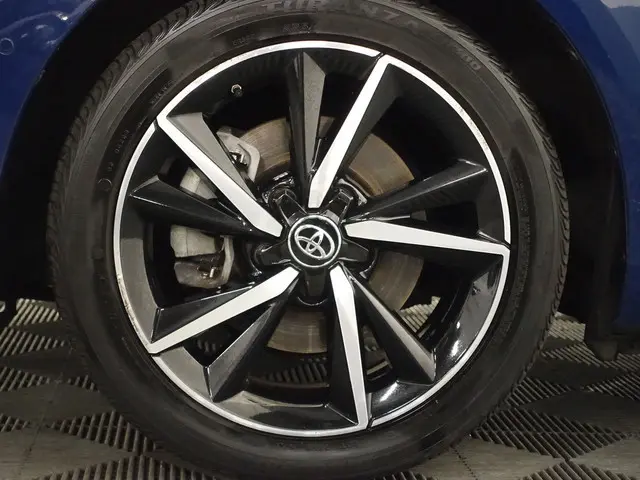 Toyota Auris Touring Sports 1.8 Hybrid Dynamic Aut- Lane Assist, Navi, Camera, Clima, Park Assist, C...