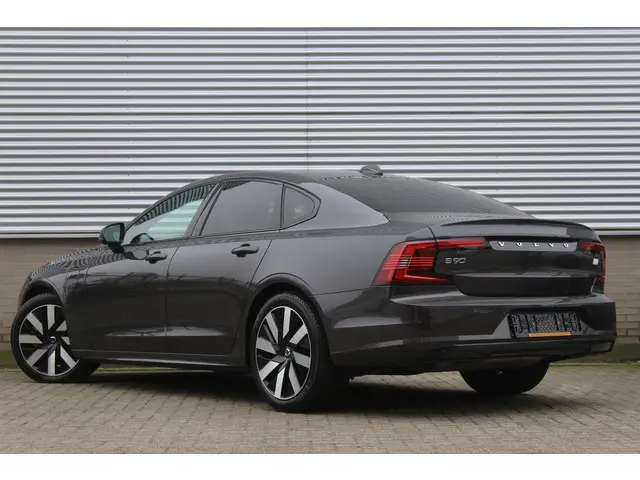 Volvo S90 2.0 T8 AWD Ultimate Dark | Panoramadak | H&K | Head-up | Leder | Pilot Assist | BLIS