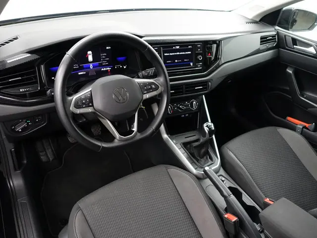 Volkswagen Polo 1.0 TSI Life- Virtual cockpit, Carplay, Android Auto, ACC Cruise, Led, Privacy Glass