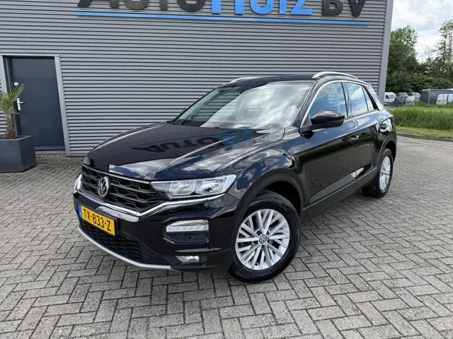 Volkswagen T-Roc 1.0 TSI Style Trekhaak LMV Airco ACC PDC voor en achterzijde
