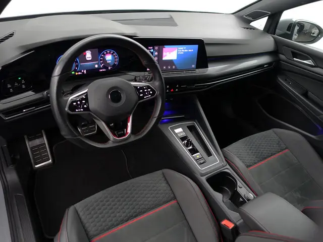 Volkswagen Golf 2.0 TSI GTI Clubsport Aut- Panoramadak, Harman Kardon, Sfeerverlichting, Stuur/Stoel...