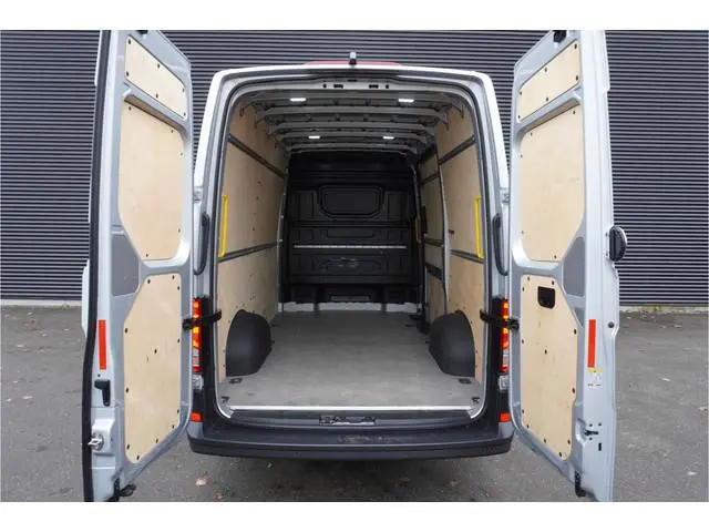 Volkswagen Crafter 140pk Automaat L3H3/L2H2 Apple carplay Camera Stoelverwarming Airco Parkeersensor...