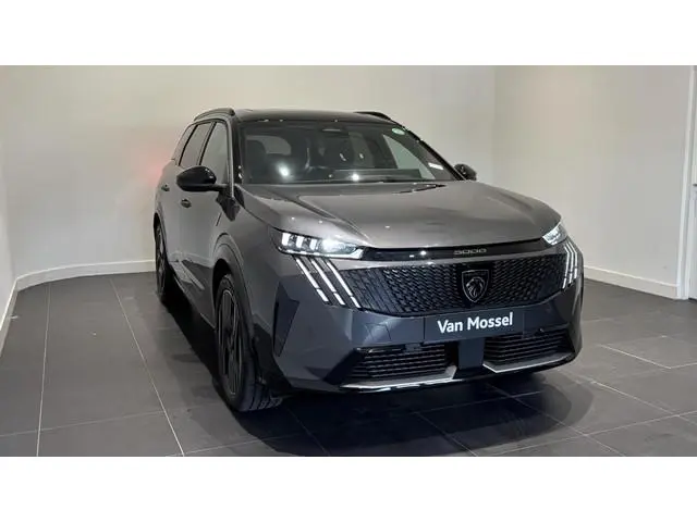 Peugeot e-5008