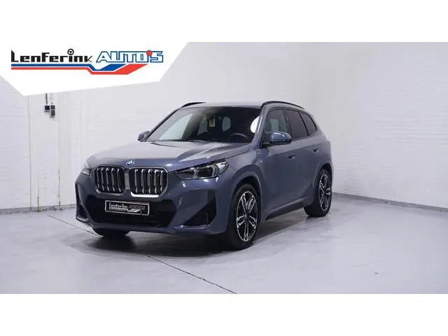 BMW iX1 xDrive30 Launch Edition 67 kWh Shadow-Line NAP Rijklaar Accucertificaat 99%