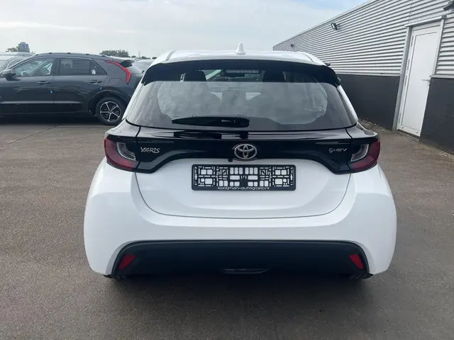 Toyota Yaris 1.5 Hybrid 115 Comfort Nu €2.000,- voordeel! Nu tijdelijk extra scherp geprijsd!