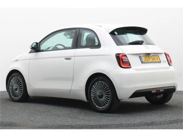 Fiat 500e Icon 42 kWh SOH 97%, LED, Camera, Apple Carplay, Rijstrooksensor, 16"