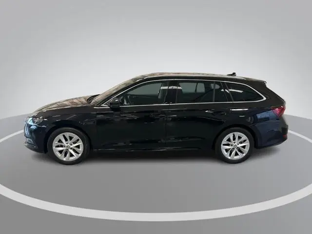 Skoda Octavia Combi 1.0 e-TSI 110pk DSG Business Edition · Inklap. Trekhaak · Keyless · Elek. Achter...