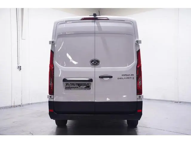 Maxus Deliver9