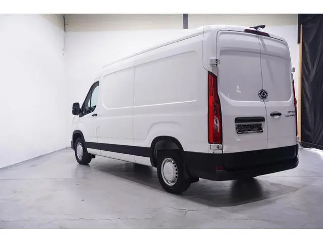 Maxus Deliver9